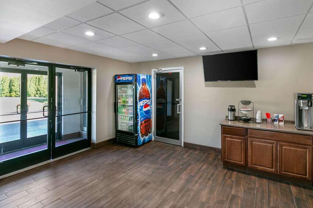 Knights Inn Bristol Levittown Interior photo