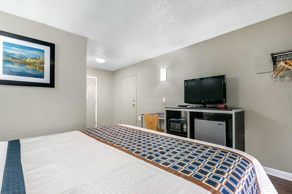 Knights Inn Bristol Levittown Room photo