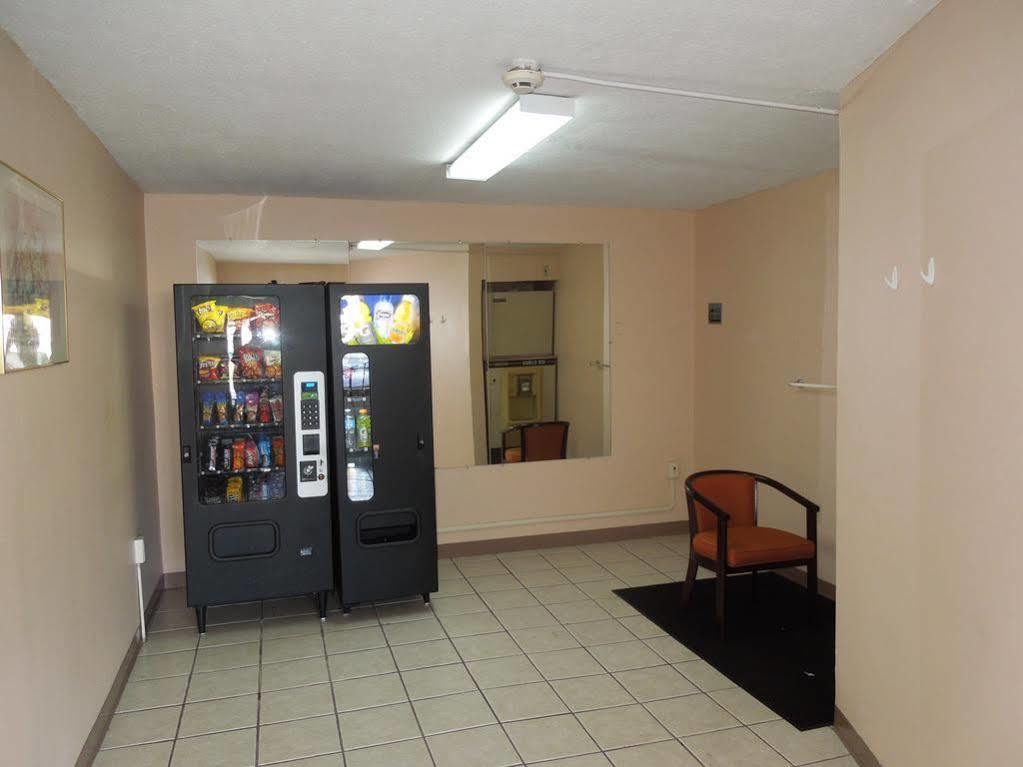 Knights Inn Bristol Levittown Exterior photo