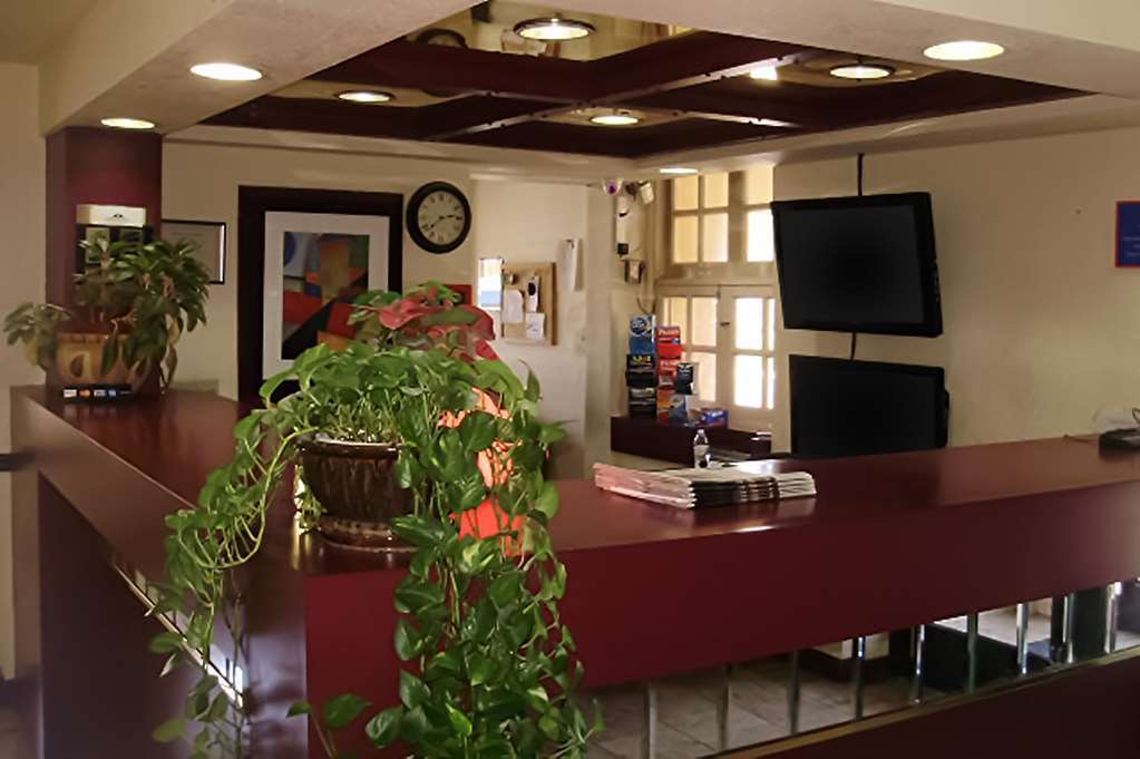 Knights Inn Bristol Levittown Interior photo